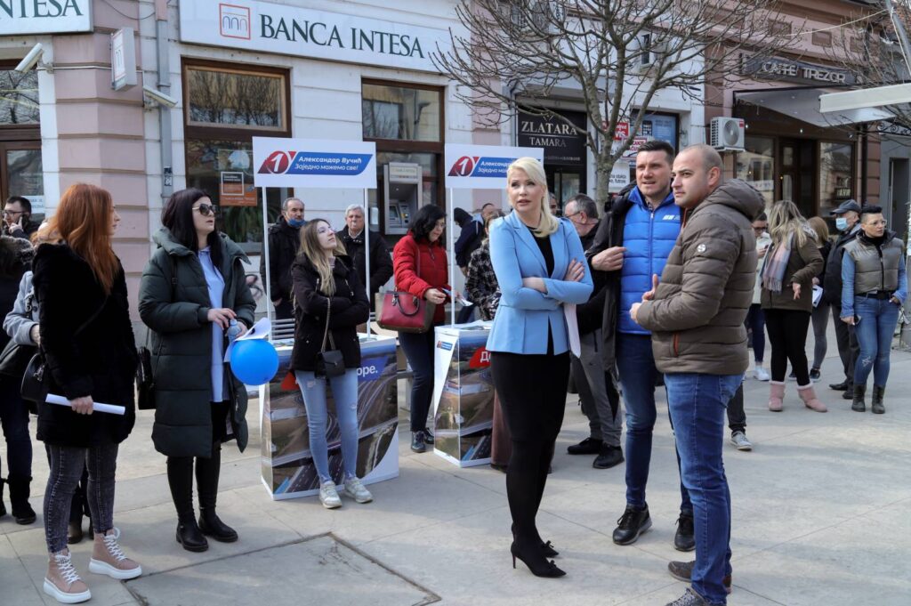 ЧЛАНИЦА ПРЕДСЕДНИШТВА СНС САНДРА БОЖИЋ У ПОСЕТИ ПАЛАНАЧКОМ ОДБОРУ