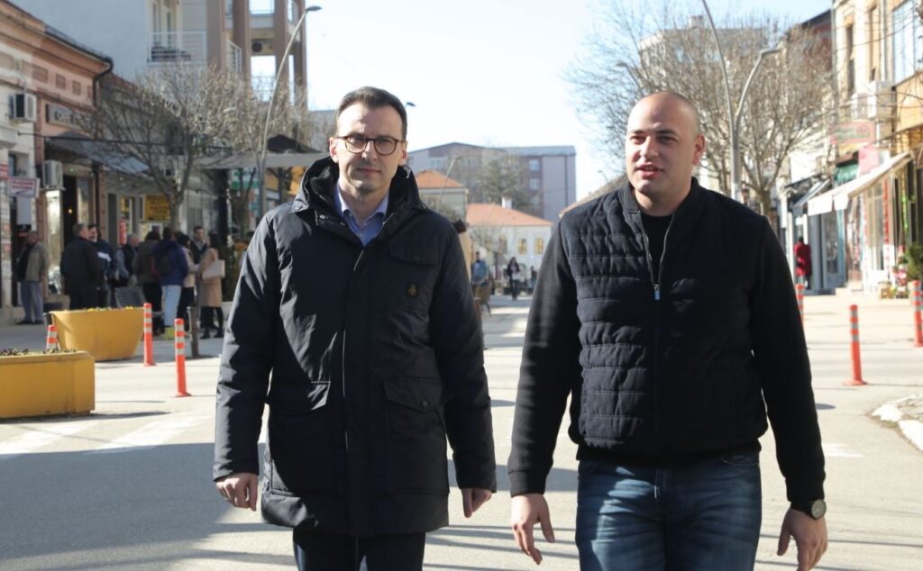 ДИРЕКТОР ВЛАДИНЕ КАНЦЕЛАРИЈЕ ЗА КОСОВО И МЕТОХИЈУ И ЧЛАН ПРЕДСЕДНИШТВА СНС ПЕТАР ПЕТКОВИЋ ПОСЕТИО ПАЛАНКУ