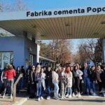 УЧЕНИЦИ СШ „ЖИКИЦА ДАМЊАНОВИЋ“ У ПОСЕТИ ФАБРИЦИ ЦЕМЕНТА У ПОПОВЦУ