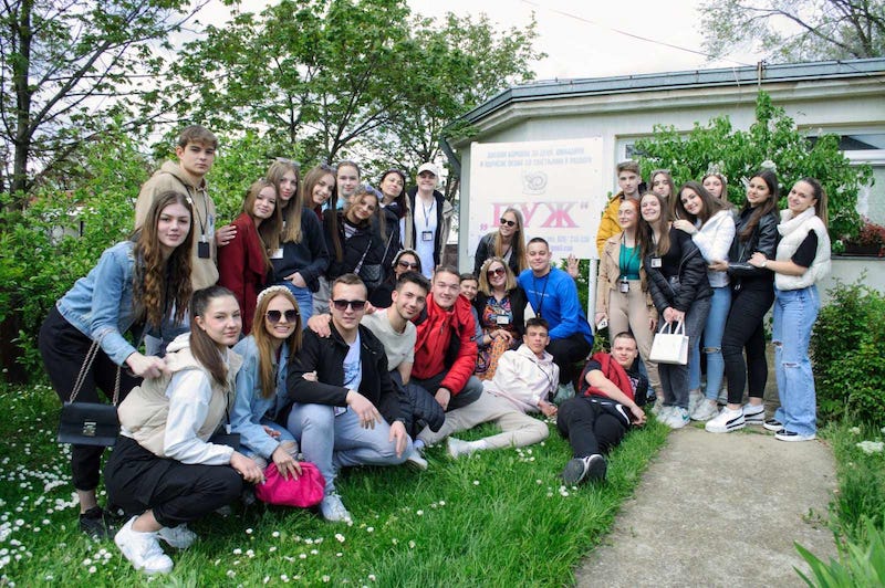 (ФОТО) ПОСЕТА ПРОФЕСОРА И УЧЕНИKА ШKОЛЕ ИЗ БИХ-а ДНЕВНОМ БОРАВKУ „ПУЖ“