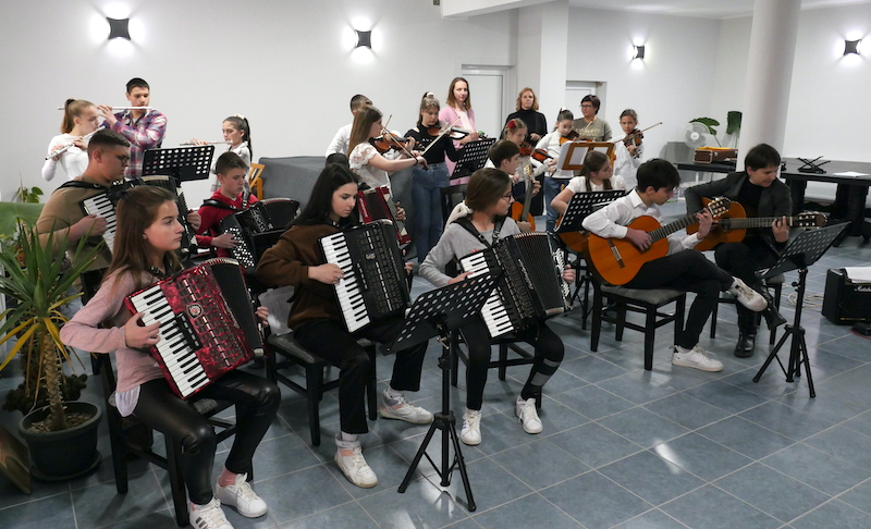 (ВИДЕО) КОНЦЕРТ УЧЕНИКА ОМШ „БОЖИДАР ТРУДИЋ“ У ПАРОХИЈСКОМ ДОМУ СРКВЕ СВЕТОГ ПРЕОБРАЖЕЊА ГОСПОДЊЕГ У ПАЛАНЦИ