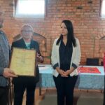 Живојин Ракочевић, председник УНС-а уручио је данас Бранислави Милунов награду "Пера Тодоровић" за фељтон