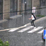 ОВИ ДЕЛОВИ СРБИЈЕ ЋЕ СУТРА БИТИ НА УДАРУ ВРЕМЕНСКИХ НЕПОГОДА: Могућ град и олујни ветар