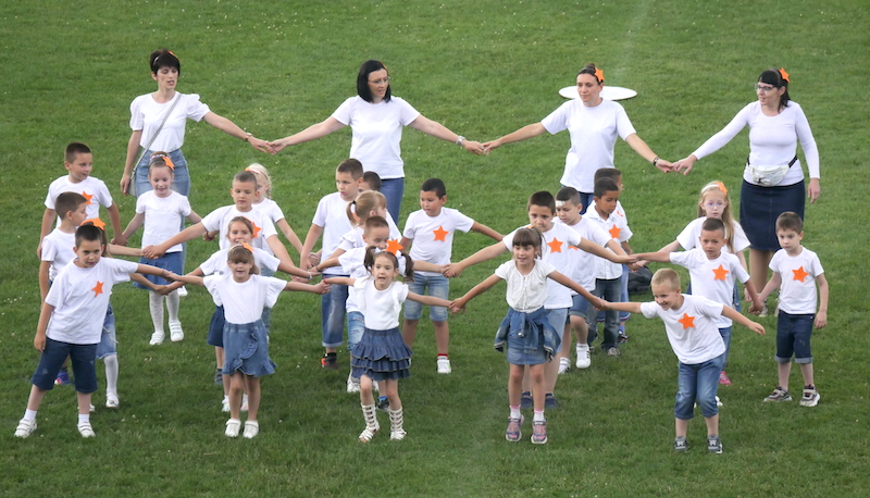 (ВИДЕО) ЗАВРШНА ПРИРЕДБА ПАЛАНАЧКИХ ПРЕДШКОЛАЦА НА ГРАДСКОМ СТАДИОНУ