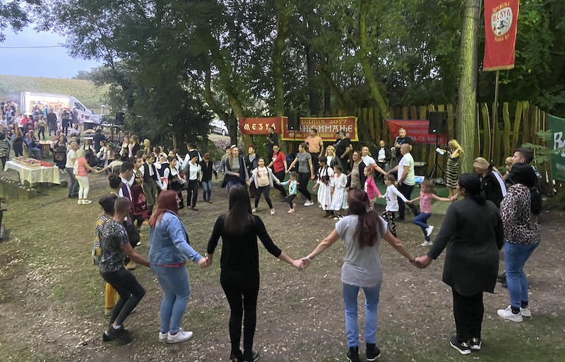 (ВИДЕО) ОДРЖАНА МАНИФЕСТАЦИЈА „1001 КОРЕН“ У ВЛАШКОМ ДОЛУ