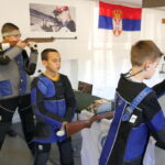 (ВИДЕО) УСПЕШНО ЗАВРШЕНО ОПШТИНСКО ШКОЛСКО ПРВЕНСТВО ИЗ СТРЕЉАШТВА