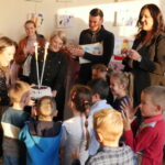 (ВИДЕО) ОТВОРЕН АДАПТИРАНИ ПРОСТОР ВРТИЋА У СКЛОПУ ШКОЛЕ У ПОЧЕВИЦИ