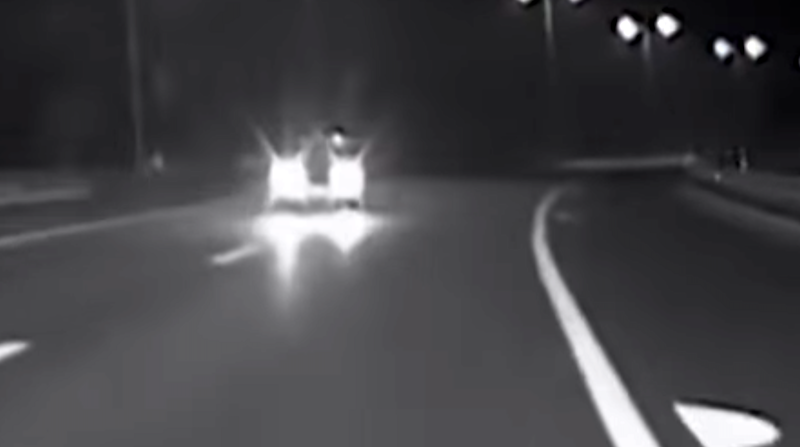 ПИЈАН, ДРОГИРАН, И СА ПРОБНОМ ДОЗВОЛОМ ВОЗИО У КОНТРА СМЕРУ: Гледајте само ову БАХАТОСТ на ауто-путу! (ВИДЕО)