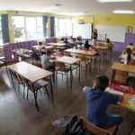 РАСПУСТ ОД ПОНЕДЕЉКА? Велики број оболелих ђака и професора мења школски календар