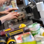 СВЕ ЧЕШЋИ СЛУЧАЈЕВИ „ЛАЖНИХ СНИЖЕЊА“: Овако нас трговци у маркетима ОБМАЊУЈУ, а да ни не приметимо – ОБРАТИТЕ ПАЖЊУ