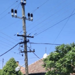 НЕСТВАРАН ПРИЗОР У ЗРЕЊАНИНУ: Аутом се свом силином  закуцао у бандеру а она остала да стоји