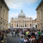 Папа смањио плате кардинала у Ватикану за 10 одсто, ВИШЕ НЕ ЗАРАЂУЈУ ПО 5.000 ЕВРА МЕСЕЧНО