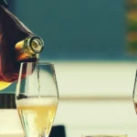 Због стреса на послу све више Британаца посеже за алкохолом – апел послодавцима да промене културу дружења