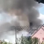 (ВИДЕО) Пожар захватио породичну кућу у Смедеревској Паланци – ватрогасци на терену