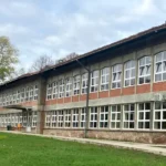 ОШ „ЛАЗАР СТАНОЈЕВИЋ“ У РАТАРИМА ДОБИЛА НОВУ СТОЛАРИЈУ